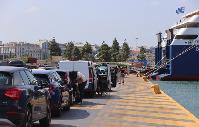 «Λύνουν»-κάβους-τα-πλοία:-Αποκαθίστανται-σταδιακά-τα-δρομολόγια-μετά-το-απαγορευτικό