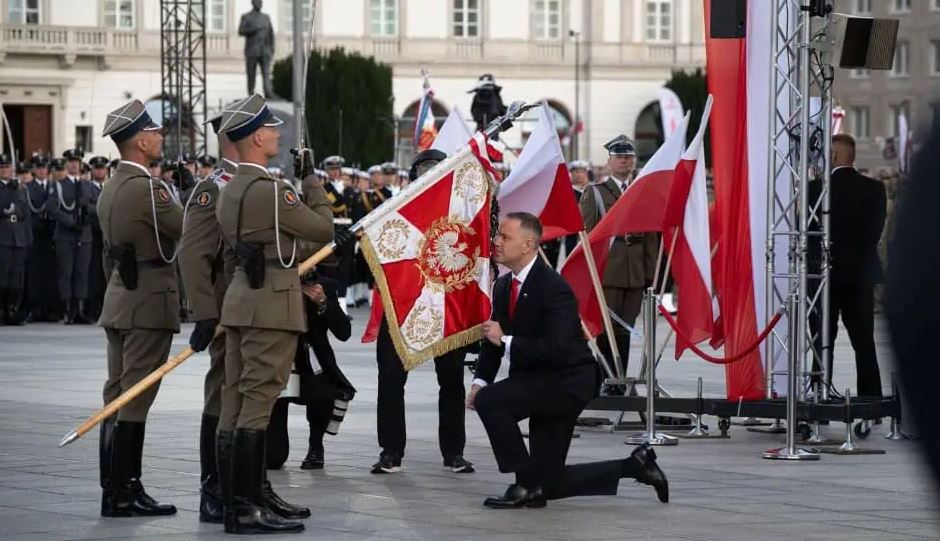 Η-ορκωμοσία-του-Προέδρου-της-Δημοκρατίας-της-Πολωνίας,-Κάρολ-Ναβρότσκι