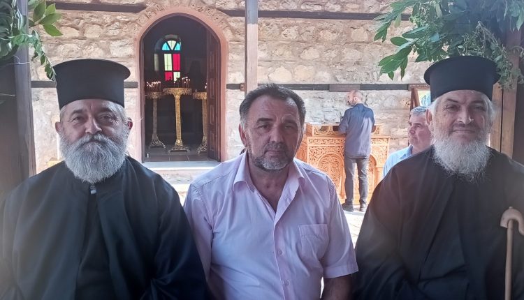 Στην-Πατριαρχική-ΙΜ.-Αγίου-Νικάνορα-Ζάβορδας-μέλη-του-Σωματείου-Ιεροψαλτών-Τρικάλων