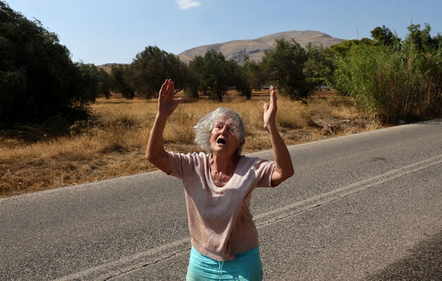 «Δεν-θα-την-αφήσει-ο-αέρας-να-σβήσει»-–-Η-μαρτυρία-της-κυρίας-Σταματίνας-για-τη-δύσκολη-φωτιά-στην-Κερατέα