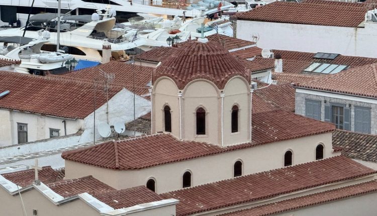 Ιερά-Παράκληση-της-Παναγίας-στον-Καθεδρικό-Ναό-Ύδρας-και-ομιλία-με-θέμα-«Θεοτόκος,-η-Πλατύτερα»