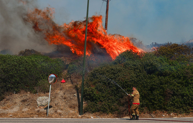 «Κόκκινος-συναγερμός»-για-φωτιές-σε-Αττική,-Βοιωτία-και-Εύβοια-–-Μελτέμια-έως-8-μποφόρ-και-καύσωνας-στη-Δυτική-Ελλάδα