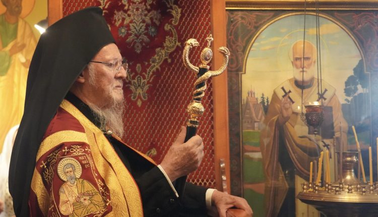 Ο-Οικουμενικός-Πατριάρχης-στο-πανηγυρίζον-Μετόχι-του-Αγίου-Παντελεήμονος-στον-Γαλατά