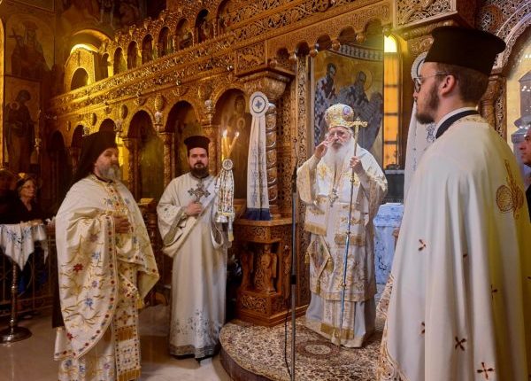 Ο-Μητροπολίτης-Κασσανδρείας-στον-Ιερό-Ναό-Κοιμήσεως-της-Θεοτόκου-Σάρτης