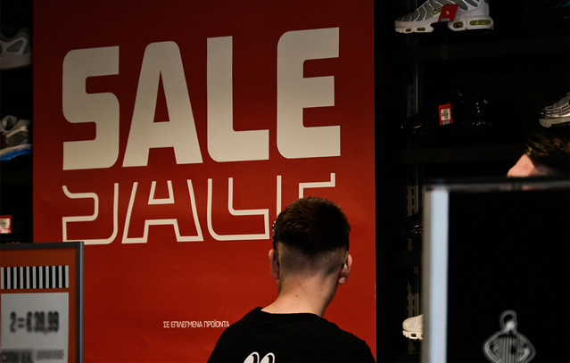 Θερινές-εκπτώσεις-2025:-Πότε-τελειώνουν