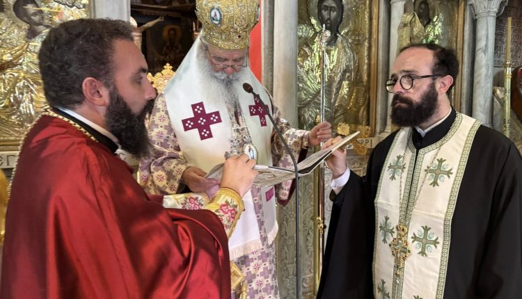 Ο-Μητροπολίτης-Ύδρας-τέλεσε-το-καθιερωμένο-μνημόσυνο-των-Ευεργετών-της-νήσου