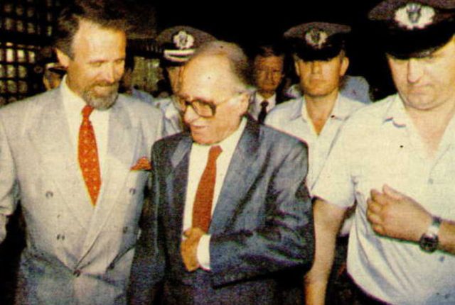 Σαν-σήμερα-11-Αυγούστου:-Το-σκάνδαλο-του-«γιουγκοσλαβικού-καλαμποκιού»-–-«Όταν-εμείς-χτίζαμε-Παρθενώνες…»