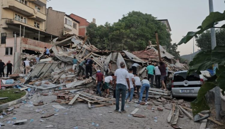 Ένας-νεκρός-και-29-τραυματίες-από-τον-ισχυρό-σεισμό-στην-Τουρκία