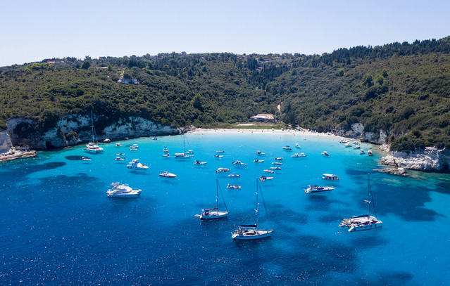 Την-επιβολή-«εισιτηρίου-αποβίβασης»-στους-ημερήσιους-επισκέπτες-εξετάζουν-Παξοί-και-Ιθάκη