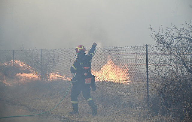 Φωτιά-στα-Πετράλωνα-του-δήμου-Μεσσήνης:-Σηκώθηκαν-εναέρια-μέσα-–-Μήνυμα-112-στους-κατοίκους