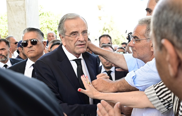 «Τι-να-πει-μια-μάνα-που-δεν-θα-ξαναγκαλιάσει-το-σπλάχνο-της;»-–-Συγκλόνισε-ο-Αντώνης-Σαμαράς-στο-τελευταίο-αντίο-στην-κόρη-του