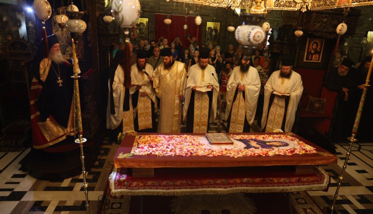 Τα-Εγκώμια-της-Θεοτόκου-στην-Ιερά-Μονή-Τρικόρφου