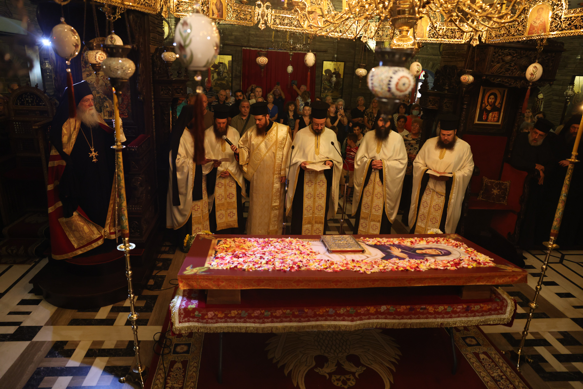 Τα-Εγκώμια-της-Θεοτόκου-στην-Ιερά-Μονή-Τρικόρφου