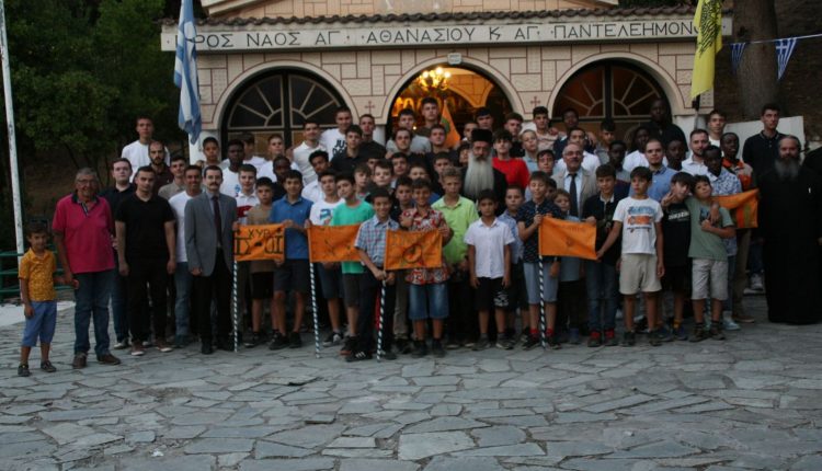 Ο-Μητροπολίτης-Φθιώτιδος-κοντά-στα-παιδιά-των-κατασκηνώσεων-στο-Ελευθεροχώρι