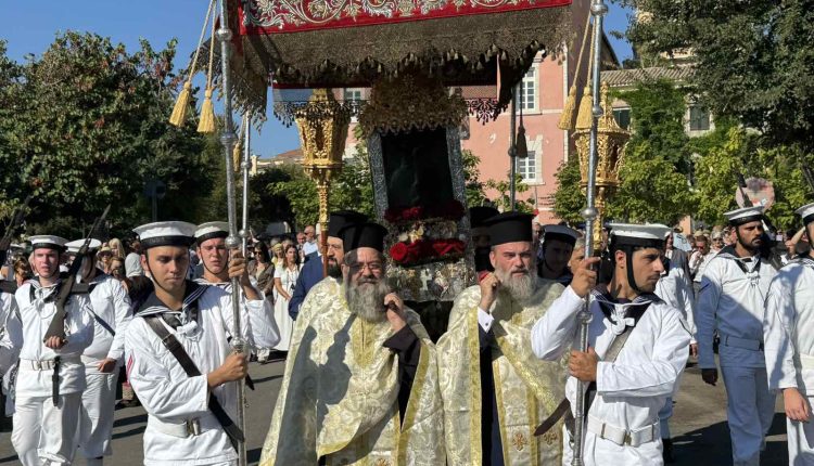 Μεγαλοπρεπής-λιτανεία-στην-Κέρκυρα-για-την-ανάμνηση-του-θαύματος-του-Αγίου-Σπυρίδωνος