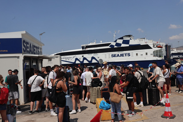 Κορυφώνεται-η-έξοδος-των-αδειούχων-του-Αυγούστου-–-Με-100%-πληρότητα-αναχωρούν-τα-πλοία