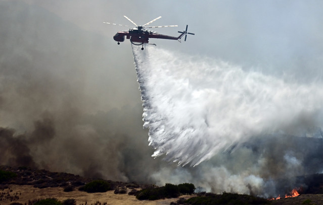 Μάχη-με-τις-φλόγες-σε-Κεφαλονιά,-Φωκίδα,-Βόνιτσα-και-Ζάκυνθο-–-Μηνύματα-του-112-για-εκκενώσεις-οικισμών