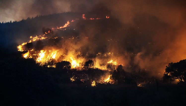 Φωτιά-τώρα-στα-Παλιάμπελα-Βόνιτσας-–-Μήνυμα-του-112-στους-κατοίκους