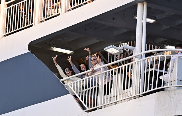 Έφοδος-της-ΑΑΔΕ-σε-πλοία-–-Παρίσταναν-τους-τουρίστες-και-έκαναν-ελέγχους