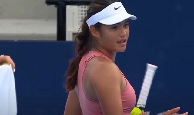 Η-Ραντουκάνου-ζήτησε-από-τον-διαιτητή-να-διώξει-από-το-στάδιο-παιδί-που-έκλαιγε