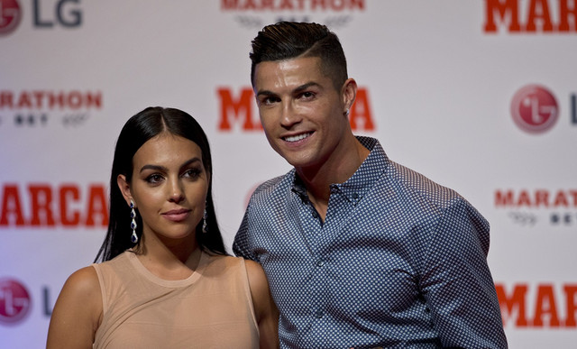 Ο-Κριστιάνο-Ρονάλντο-έκανε-πρόταση-γάμου-στην-Τζορτζίνα-–-Δείτε-το-εντυπωσιακό-δαχτυλίδι