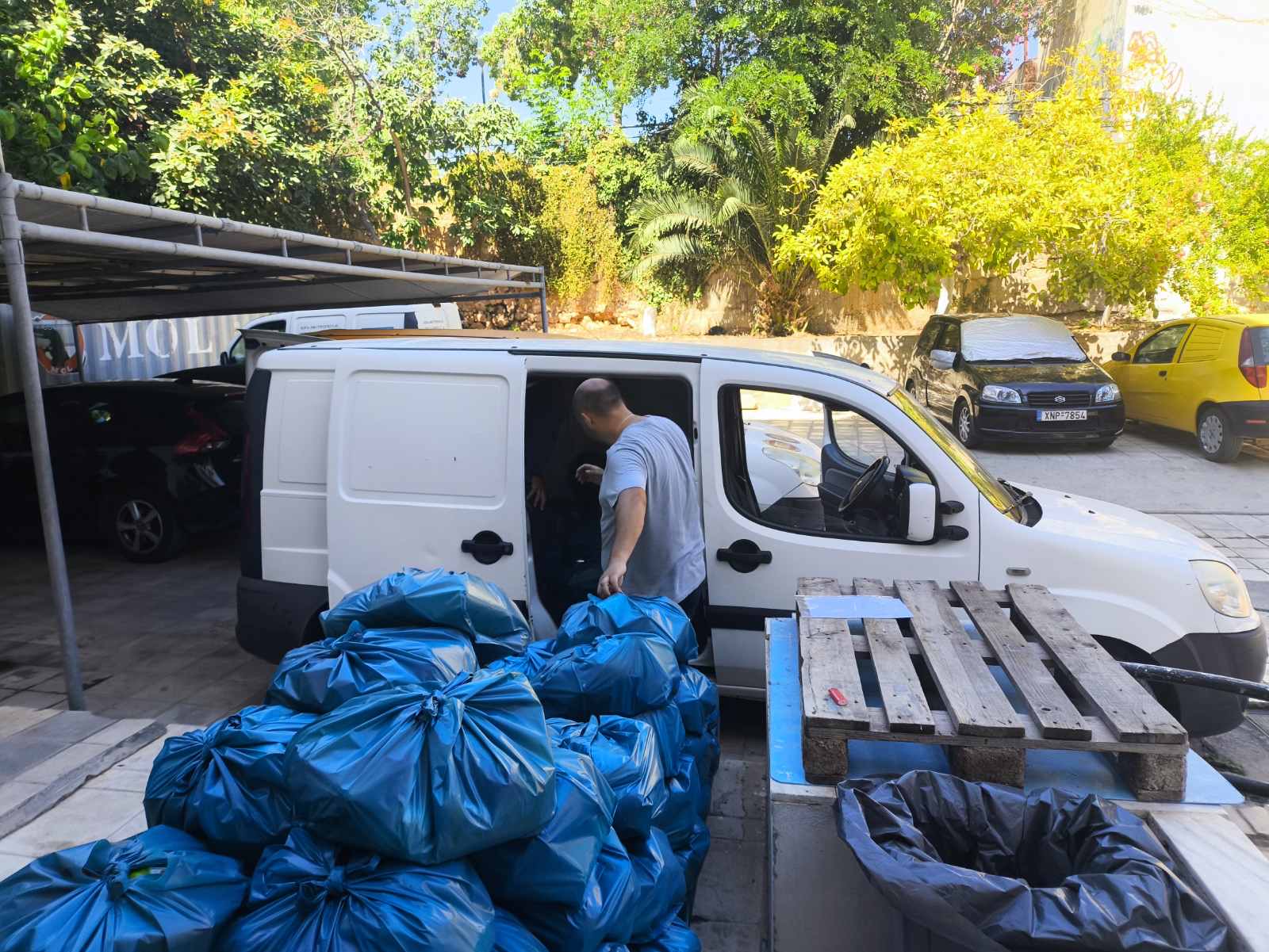 Τσάντες-αγάπης-και-προσφοράς-για-τον-Αύγουστο-από-την-Μητρόπολη-Κυδωνίας-και-Αποκορώνου