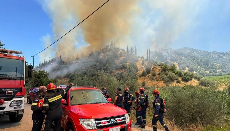 Πυρκαγιά-τώρα-στην-περιοχή-Φλογεραίικα-Ερυμάνθου-Αχαΐας-–-Μήνυμα-112-για-απομάκρυνση-από-οικισμούς