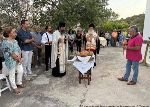 Ο-Μικρός-Παρακλητικός-Κανόνας-προς-την-Υπεραγία-Θεοτόκο-στον-Ιερό-Ναό-Παναγίας-στο-Μπεράτι-Ενορίας-Πισκοκεφάλου-Σητείας