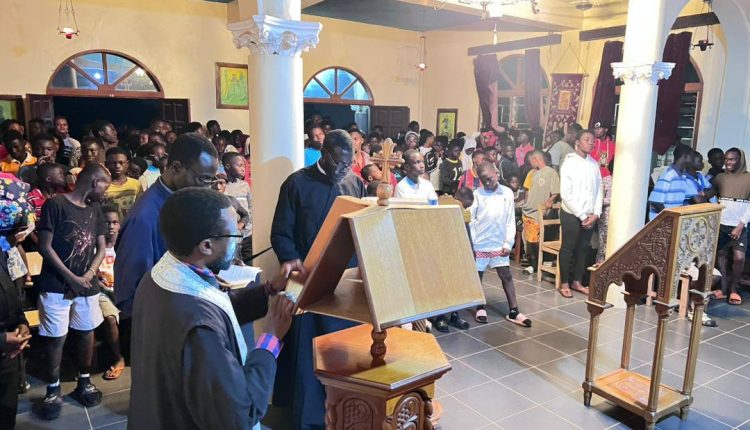 Εκατοντάδες-νέοι-στις-κατασκηνώσεις-της-Ιεράς-Μητρόπολεως-Άκκρας-στη-Γκάνα