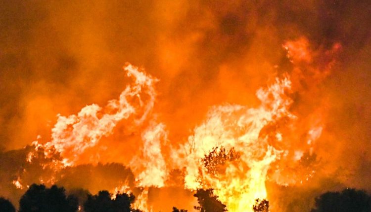 “Υπεραγία-Θεοτόκε-σωσον-ημάς”:-Με-αίτημα-να-σβήσουν-οι-πυρκαγιές-που-πλήττουν-τη-χώρα-η-τελευταία-Παράκληση-για-τον-Δεκαπενταύγουστο