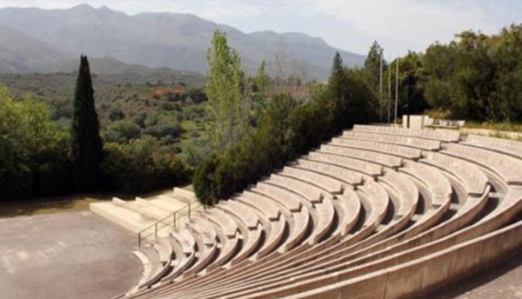 Με-συνδιοργανώτρια-την-Περιφέρεια-Πελοποννήσου-η-θεατρική-παράσταση-«Δάφνες-και-Πικροδάφνες»-στο-Σαϊνοπούλειο-Αμφιθέατρο-–-Περιφέρεια-Πελοποννήσου