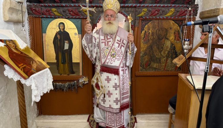 iεραπύτνης-Κύριλλος:-“Να-στολίσουμε-τις-ψυχές-μας-με-τις-αρετές-της-Ουράνιας-Μητέρας-μας”