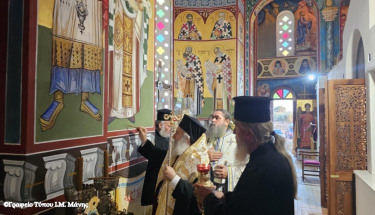 Ο-Μάνης-Χρυσόστομος-ευλόγησε-την-αγιογράφηση-του-Ιερού-Ναού-Αγίας-Τριάδος-Στούπας