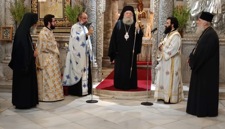 Ιερά-Παράκληση-στο-Ιερό-Προσκύνημα-Παναγίας-Εκατονταπυλιανής-Πάρου