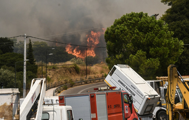 «Συναγερμός»-από-Σαρηγιάννη-για-την-Πάτρα:-Τρεις-φορές-πάνω-οι-καρκινογόνες-ενώσεις-στα-αιωρούμενα-σωματίδια-από-τη-φωτιά