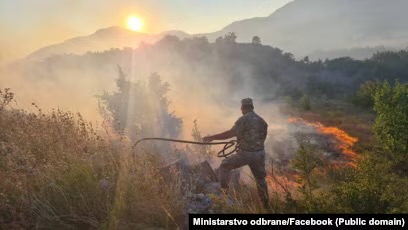 Δέηση-για-βροχή-και-για-κατάσβεση-της-πυρκαγιάς-στη-Μονή-Τσέτινιε