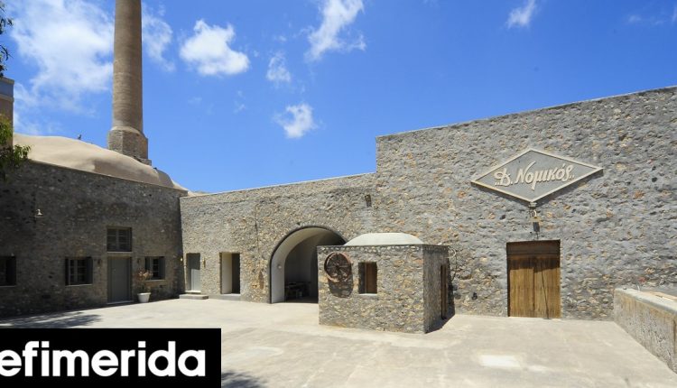 Στο-παλιό-μουσείο-τομάτας-στη-Σαντορίνη-η-Άρτεμις-Χατζηγιαννάκη-παρουσιάζει-άγνωστες-πτυχές-του-νησιού-[εικόνες]