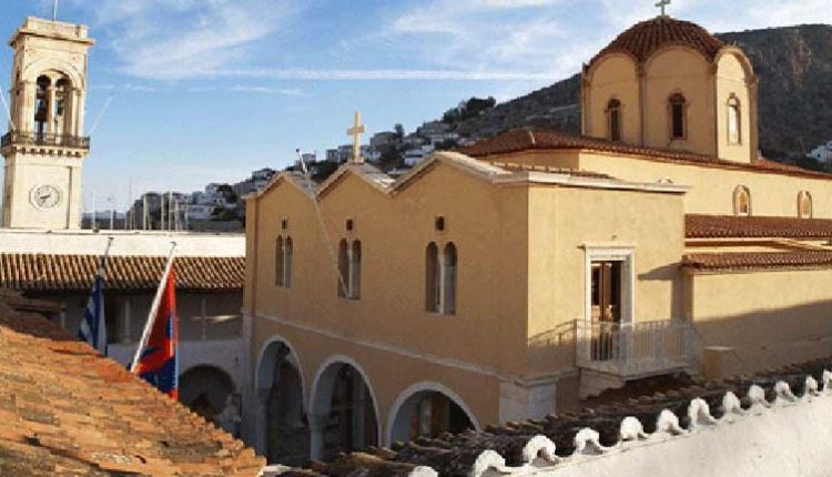 Ζωντανά-από-την-Ύδρα-ο-Μέγας-Πανηγυρικός-Εσπερινός-και-η-Λιτάνευση-της-θαυματουργού-εικόνας-της-Παναγίας-της-“Φανερωμένης”