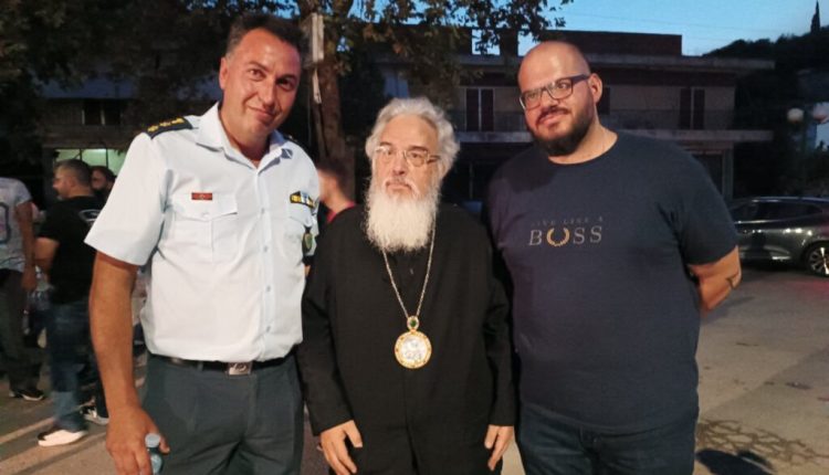 Ο-Μητροπολίτης-Νικοπόλεως-Χρυσόστομος-επισκέφθηκε-πυρόπληκτα-χωριά