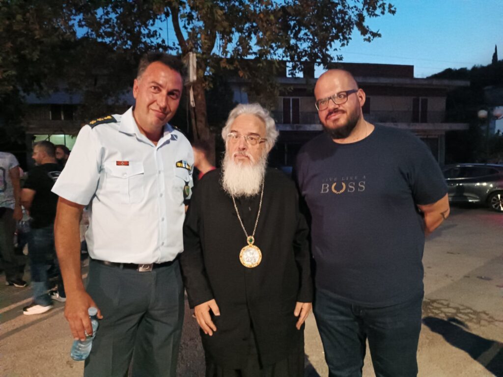 Ο-Μητροπολίτης-Νικοπόλεως-Χρυσόστομος-επισκέφθηκε-πυρόπληκτα-χωριά