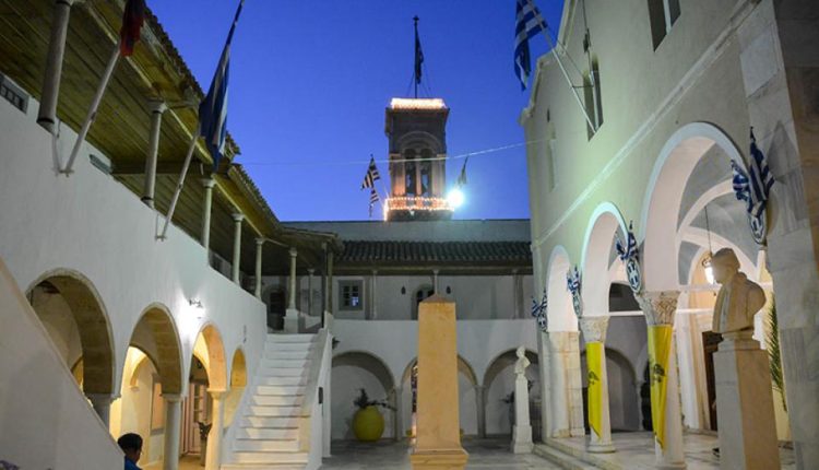 ΖΩΝΤΑΝΑ:-Πανήγυρη-Καθεδρικού-Ναού-Κοιμήσεως-της-Θεοτόκου-Ύδρας-–-Μέγας-Πανηγυρικός-Εσπερινός-και-Λιτάνευση-Ιεράς-Εικόνος-Παναγίας-Φανερωμένης