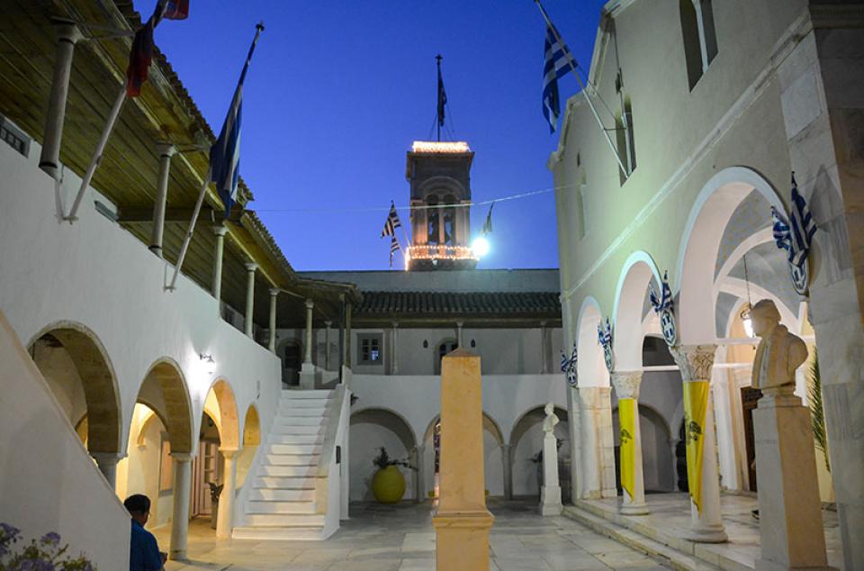 ΖΩΝΤΑΝΑ:-Πανήγυρη-Καθεδρικού-Ναού-Κοιμήσεως-της-Θεοτόκου-Ύδρας-–-Μέγας-Πανηγυρικός-Εσπερινός-και-Λιτάνευση-Ιεράς-Εικόνος-Παναγίας-Φανερωμένης