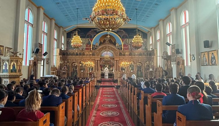 Θεία-Λειτουργία-για-τους-μαθητές-του-Κολλεγίου-«Άγιος-Γεώργιος»-στην-Αδελαΐδα