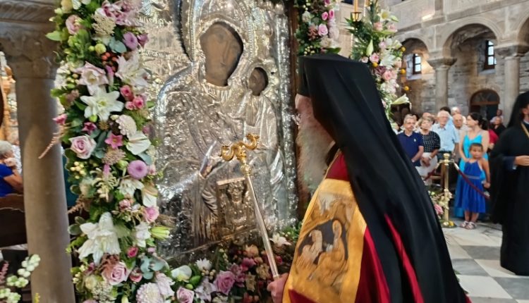 Πανηγυρικός-Εσπερινός-στην-Εκατονταπυλιανή-της-Πάρου