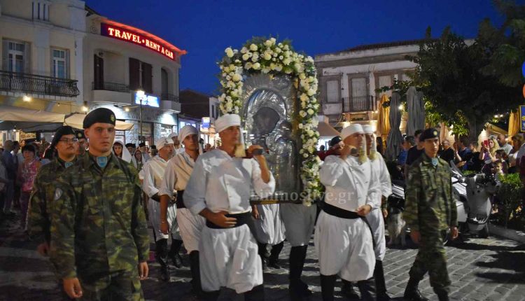 Λήμνος:-Λαοθάλασσα-στην-Λιτάνευση-της-εικόνας-της-Παναγιάς-στο-λιμάνι-της-Μύρινας