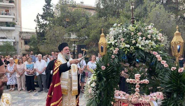 Μεγαλοπρεπής-λιτάνευση-του-Επιταφίου-της-Υπεραγίας-Θεοτόκου-στους-δρόμους-της-Ν.-Ιωνίας