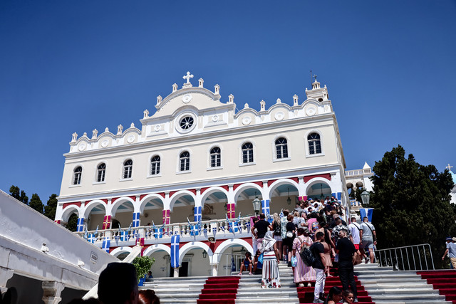 Δεκαπενταύγουστος:-Η-μεγαλύτερη-μετακίνηση-πιστών-του-ελληνικού-καλοκαιριού