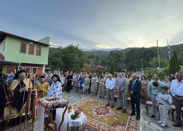 Μητροπολίτης-Φλωρίνης:-Η-Παναγία-ενώνει-ουρανό-και-γη-στο-Μοναστήρι-της-Κλαδορράχης