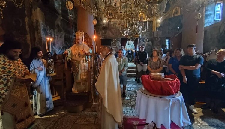 Θεσσαλιώτιδος-Τιμόθεος:-Η-Κυρία-Θεοτόκος-μας-δίδαξε-τη-ζωή-του-Χριστού,-της-μετάνοιας,-της-ταπείνωσης,-των-αρετών