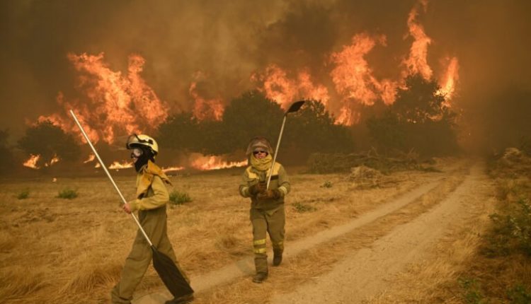 Μάχη-με-τα-πύρινα-μέτωπα-συνεχίζει-να-δίνει-η-Ισπανία